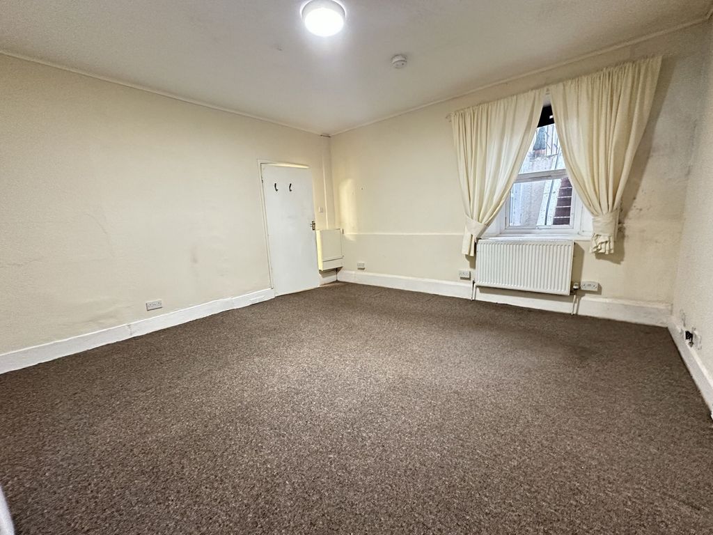 Property photo 2 of 12 Photo 4