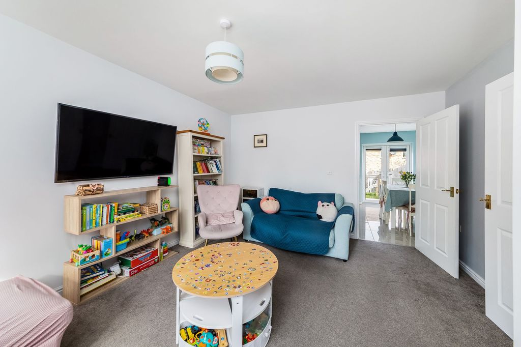 Property photo 3 of 17