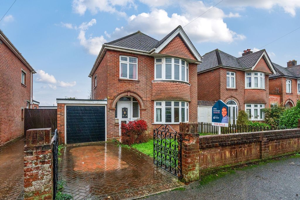 Property photo 1 of 12