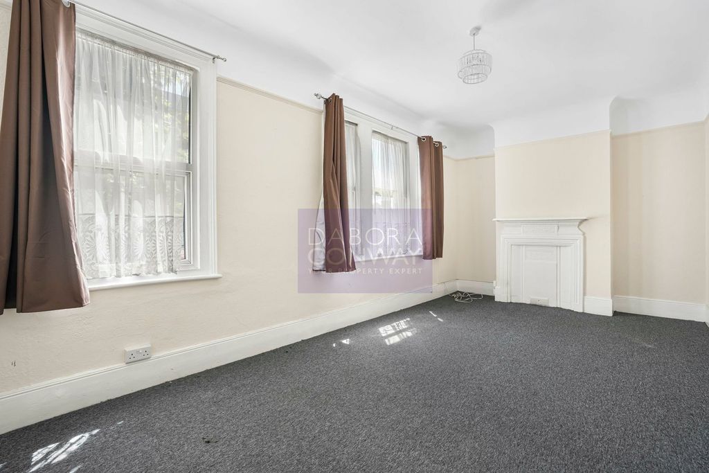 Property photo 2 of 11
