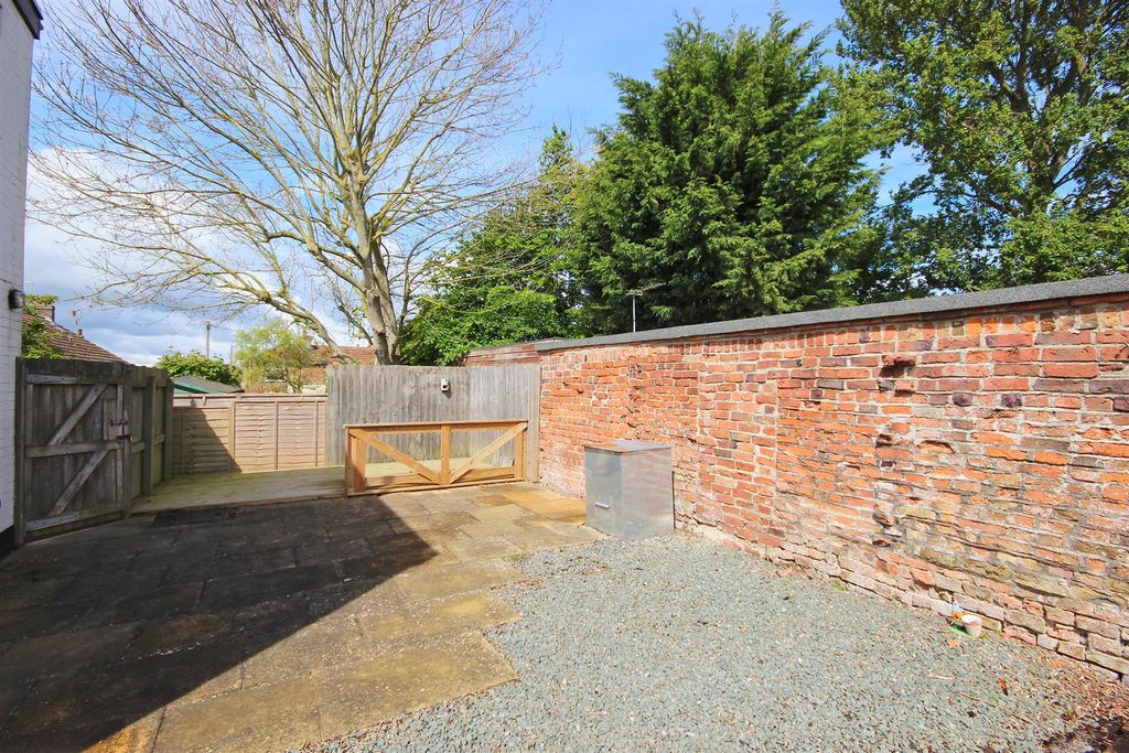 Property photo 2 of 17 Outside