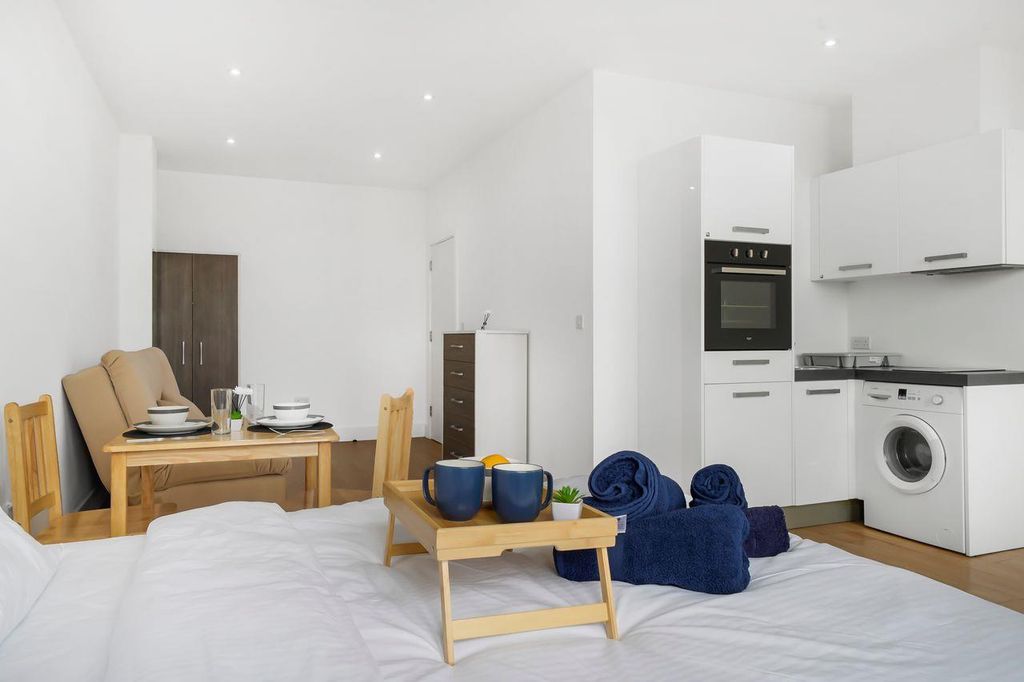 Property photo 3 of 14 Flat 78 Natwest House, 225 Shenley Road - Ezebg7O4