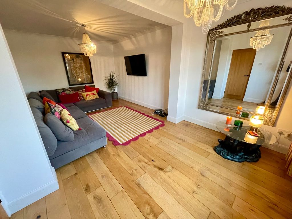 Property photo 2 of 11 4948582