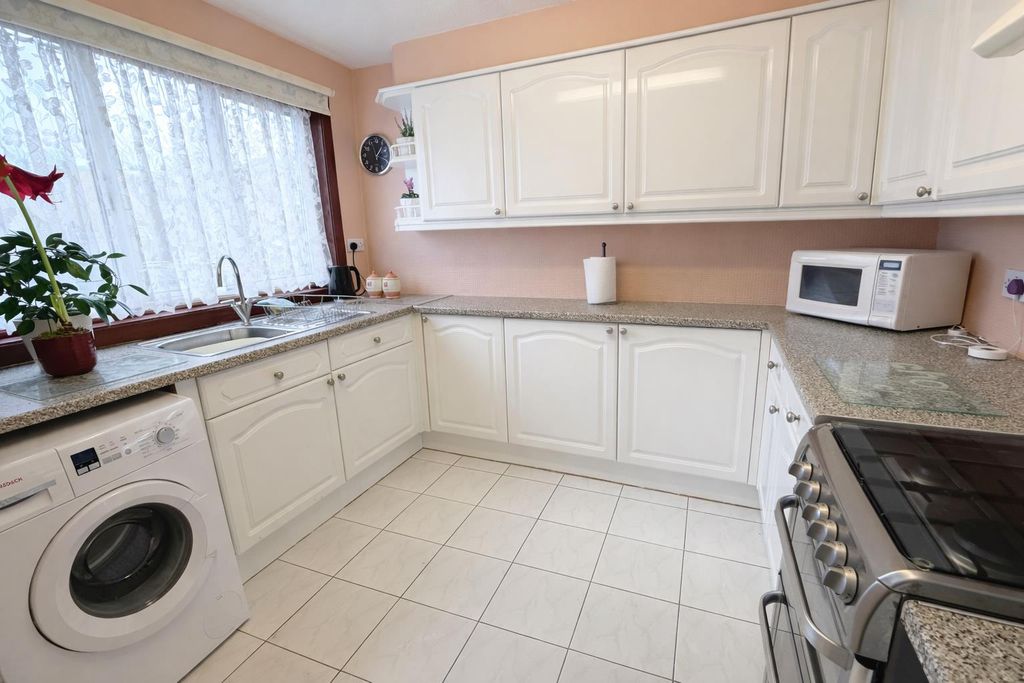 Property photo 3 of 13 Kit.Jpg