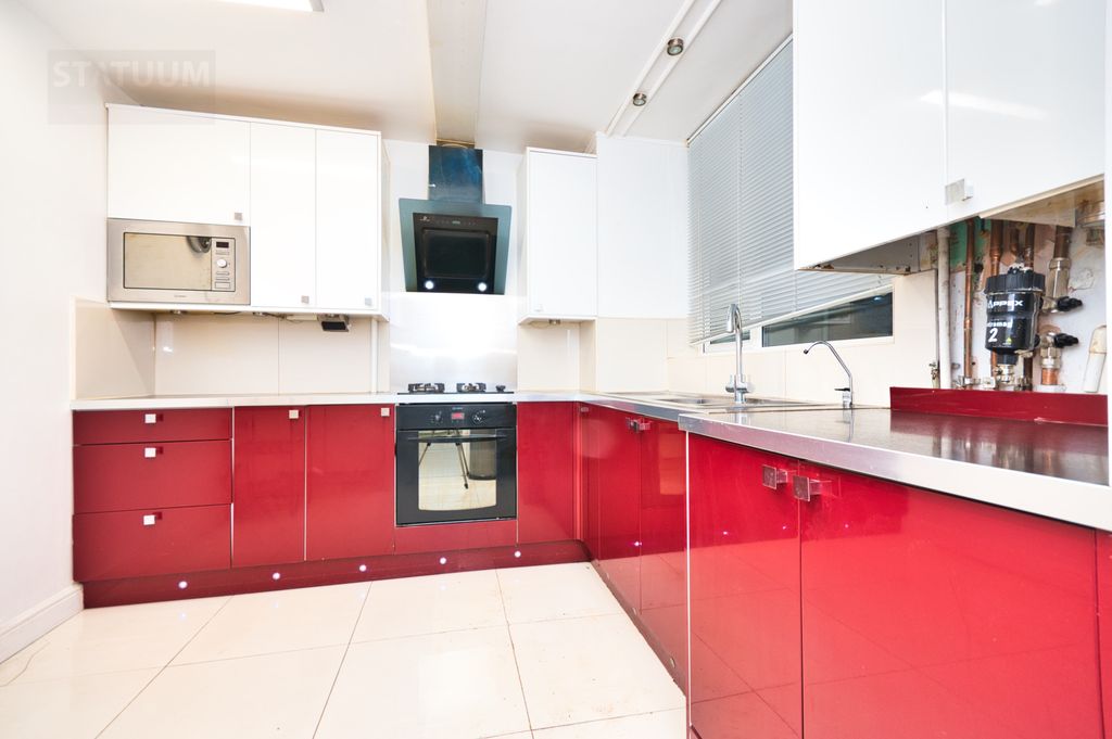 Property photo 2 of 17