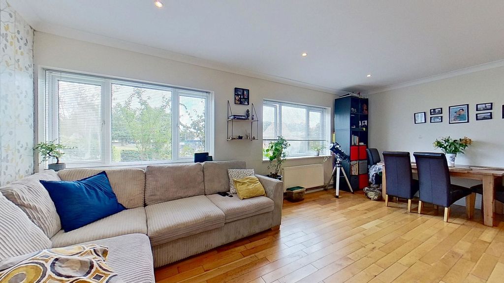 Property photo 2 of 25