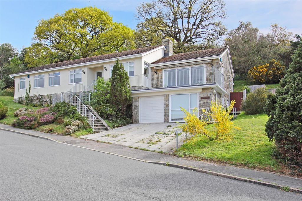 Property photo 2 of 22 4 Dragons Hill Ph2Sky.Jpg