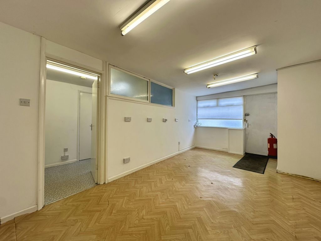 Property photo 3 of 7 Image 7