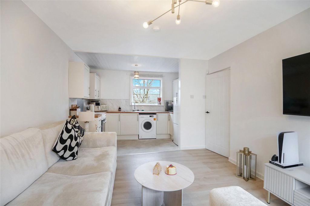 Property photo 3 of 10 3