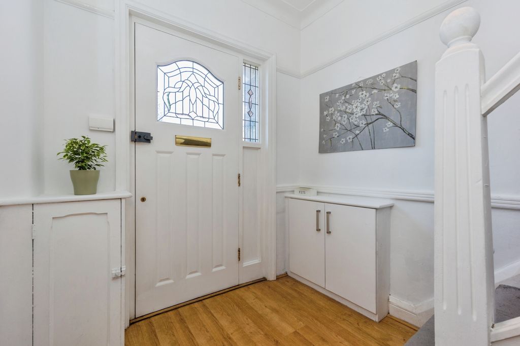 Property photo 2 of 17 Entrance Hallway