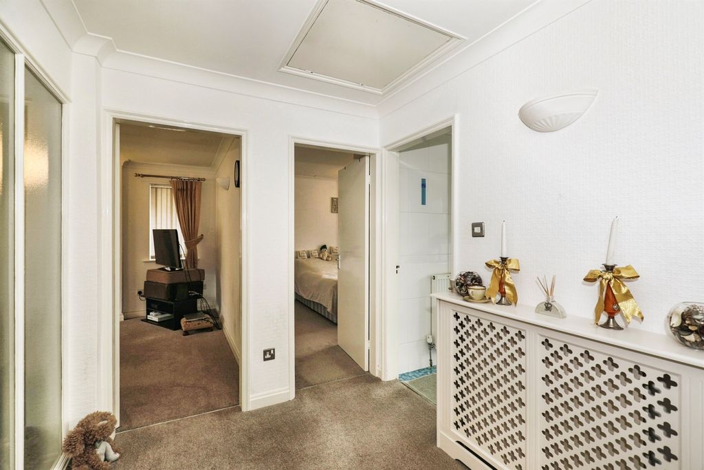 4 bed flat for saleCold Bath Road, Harrogate HG2 photo 5