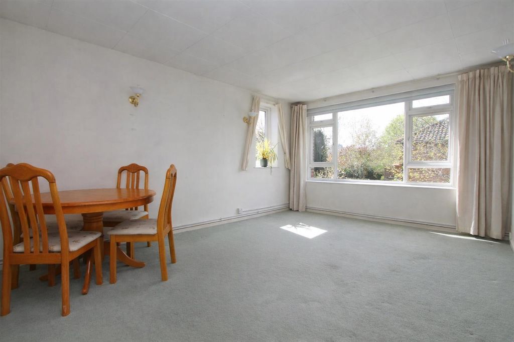 Property photo 2 of 13 Lounge.Jpg