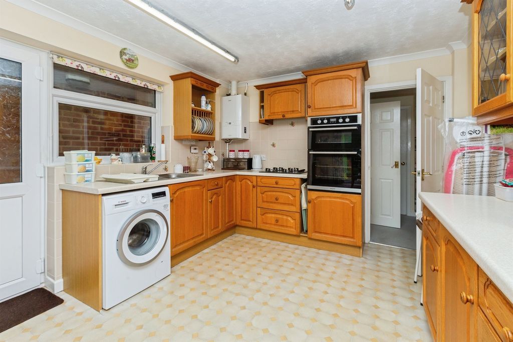 Property photo 2 of 18
