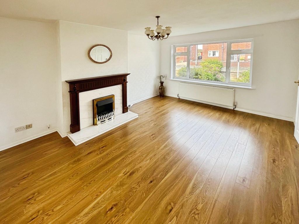 Property photo 3 of 15 c8E68F1E-F-4678-B53B-794De0697CD5-5142-000000817A7
