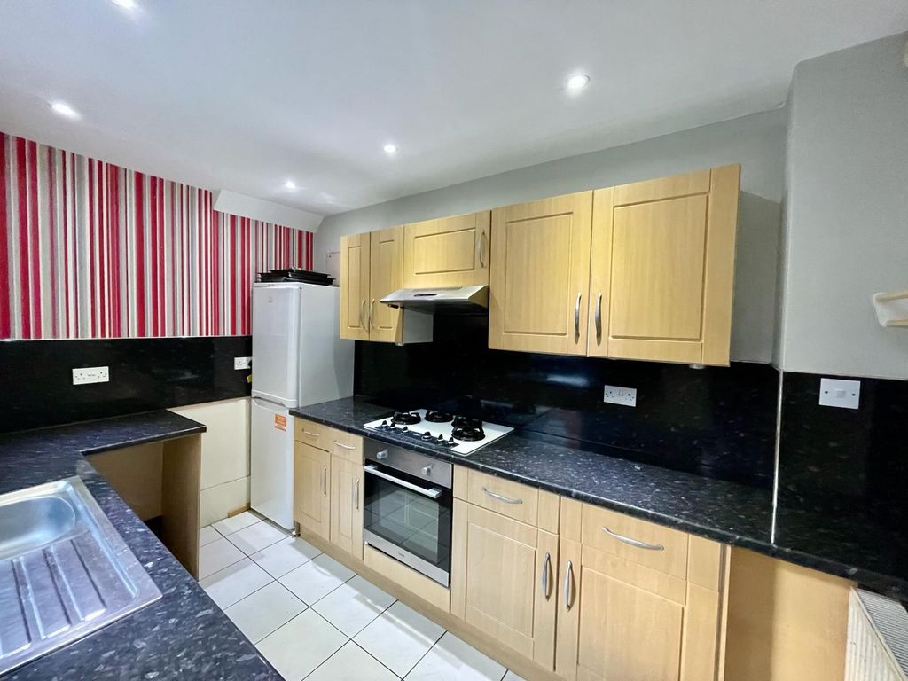 Property photo 1 of 6 2 Bed Flat To Rent, Asher Street, Gateshead Ne9 - £650 Pcm