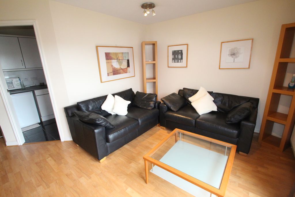 Property photo 3 of 10 Lounge