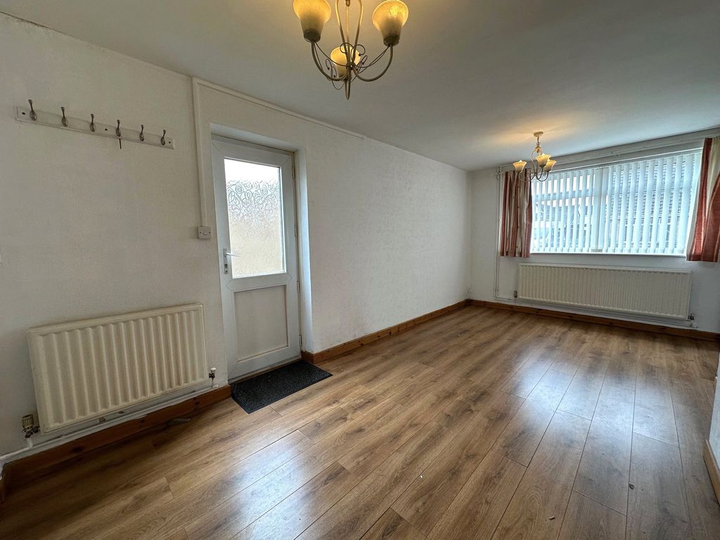 Property photo 3 of 9 Picture No. 17