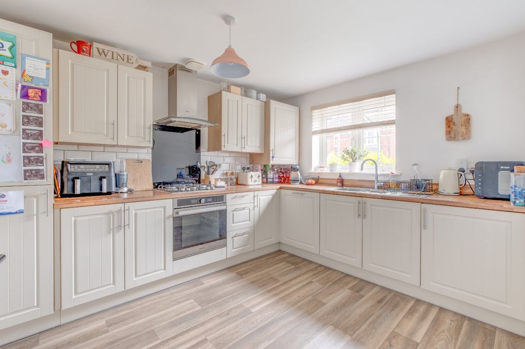 Property photo 2 of 15 Picture No. 23