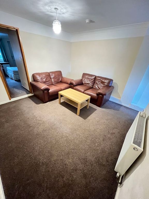 Property photo 1 of 8 Photo 3