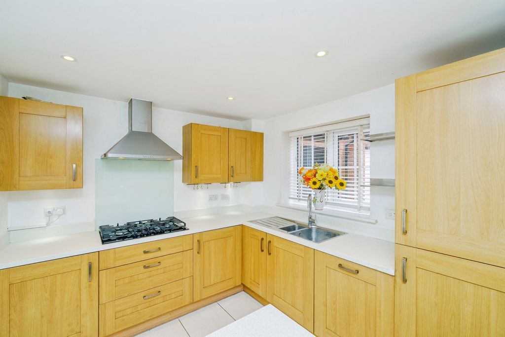 Property photo 3 of 16 Pbox-Img.Jpg