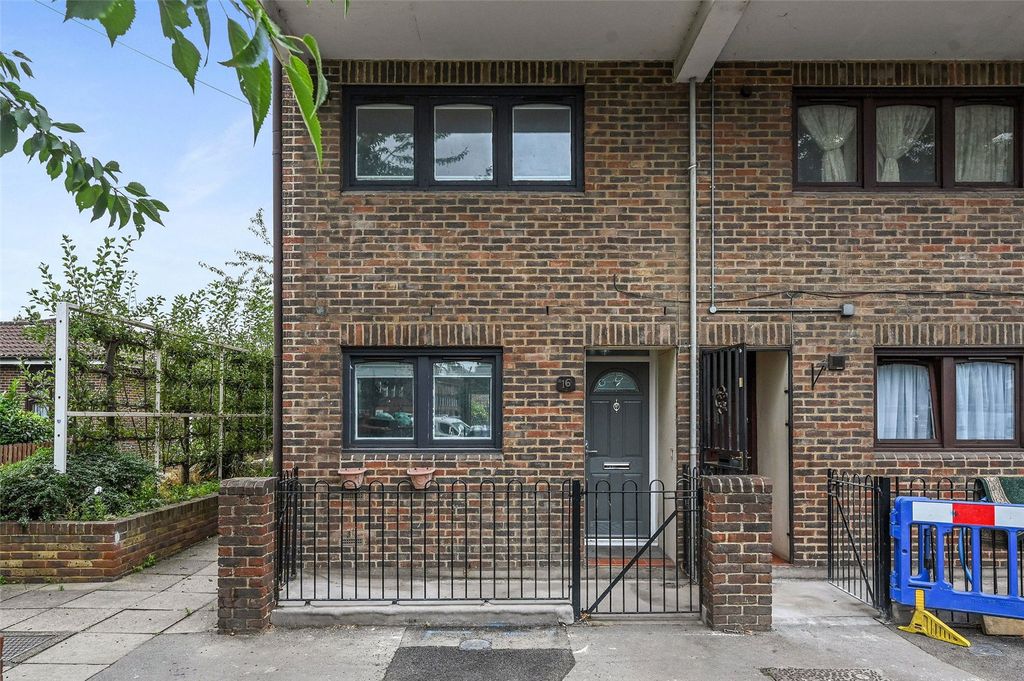 Property photo 3 of 21 External