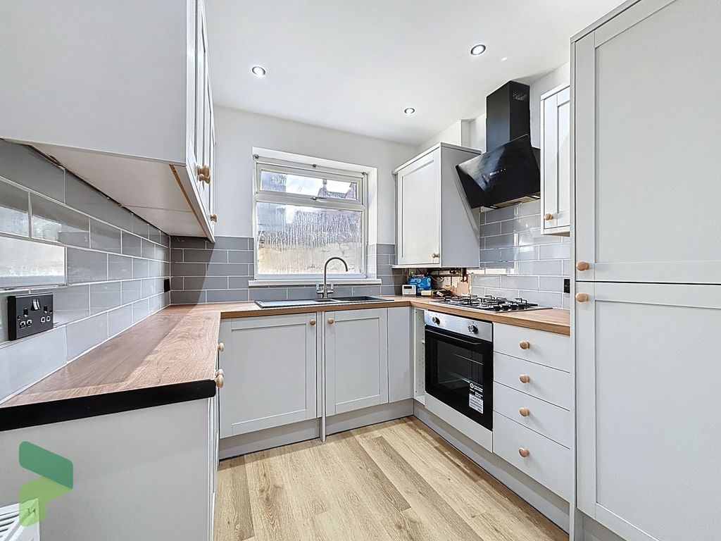 Property photo 1 of 23 Fitted Kitchen