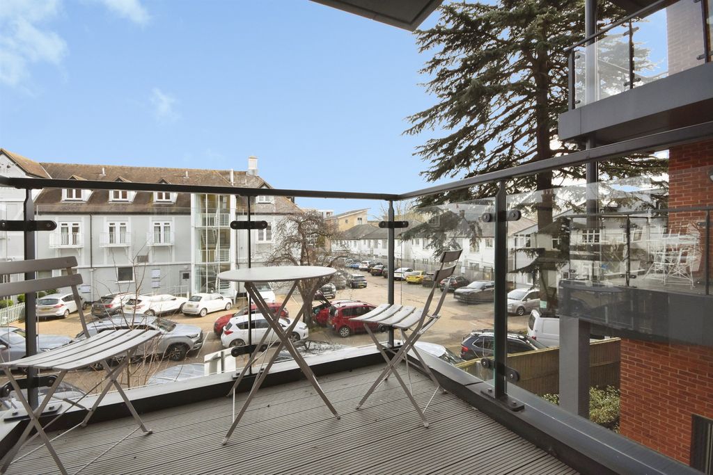 Property photo 3 of 34