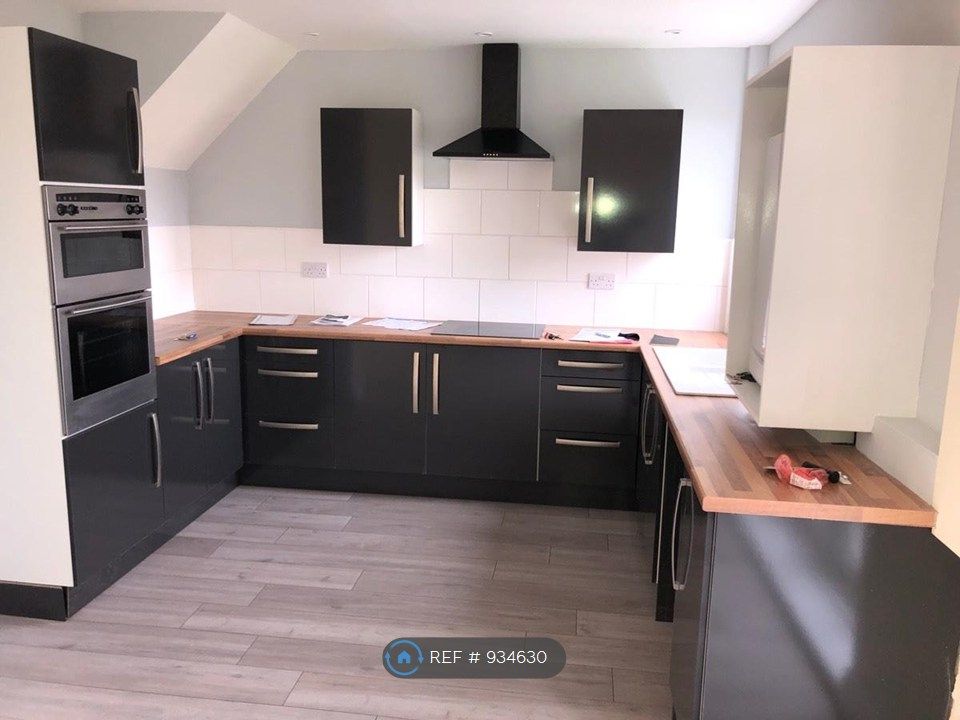 Property photo 1 of 21 Kitchen