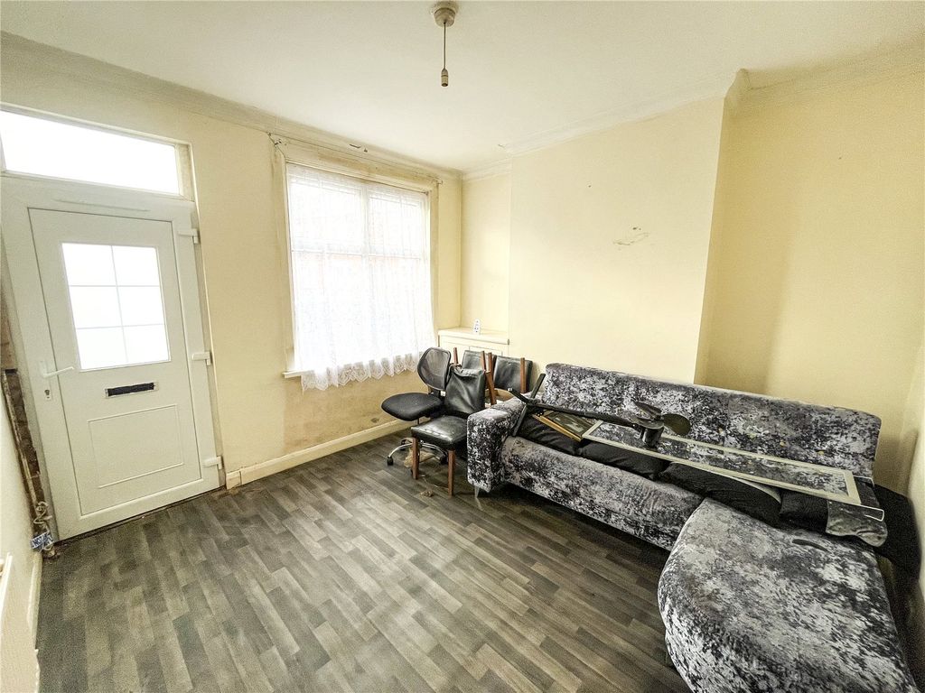 Property photo 2 of 9 Lounge