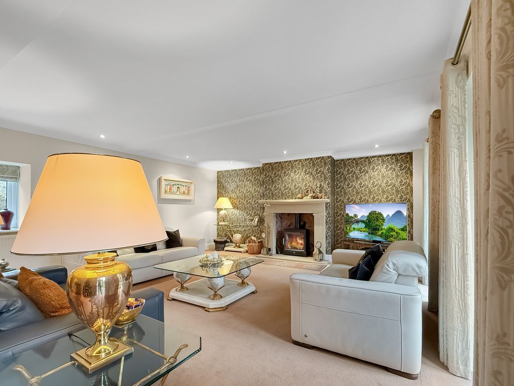 Property photo 2 of 32