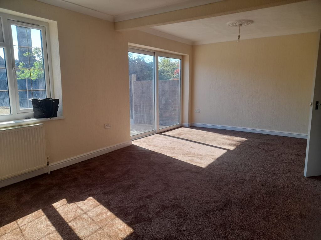 Property photo 2 of 12 Living Room