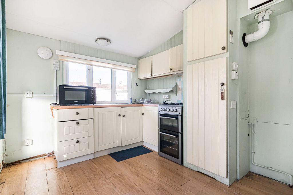 Property photo 2 of 14 Kitchen