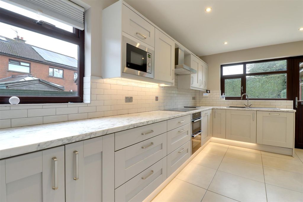 Property photo 2 of 19 Kitchen