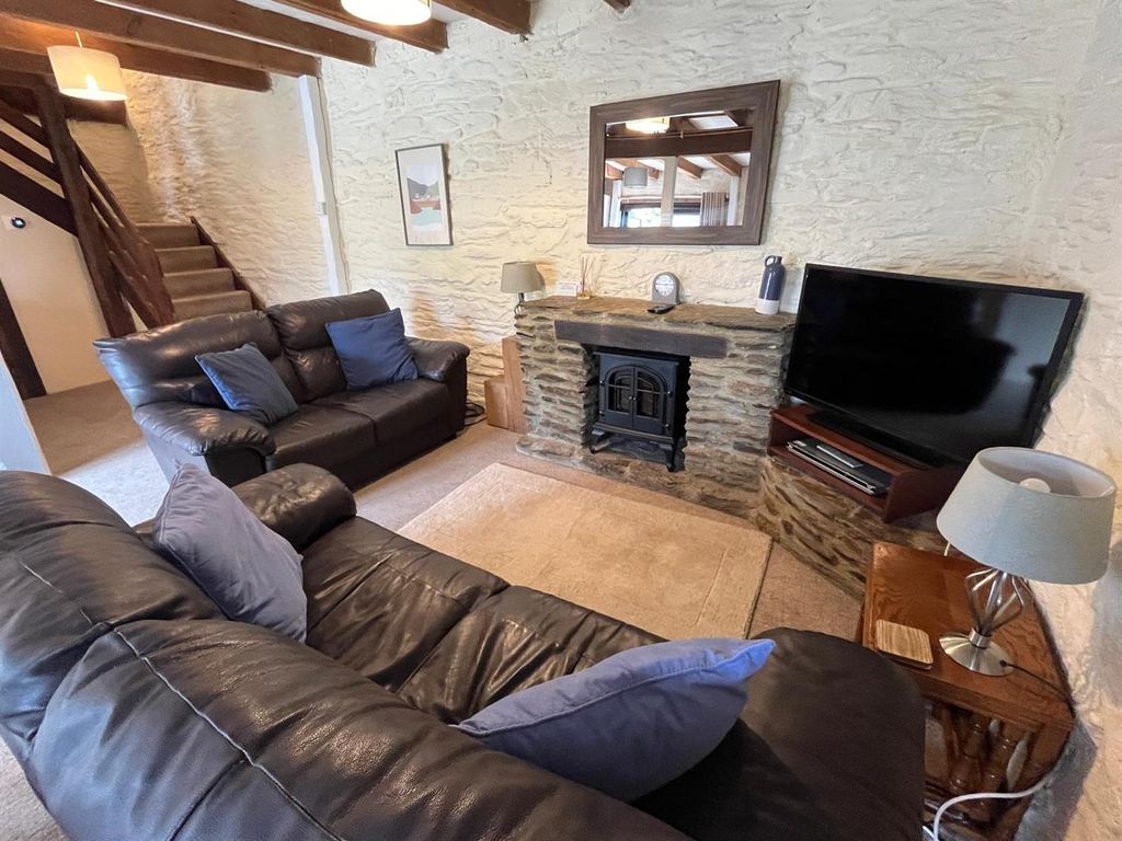 Property photo 3 of 11 Sitting Room