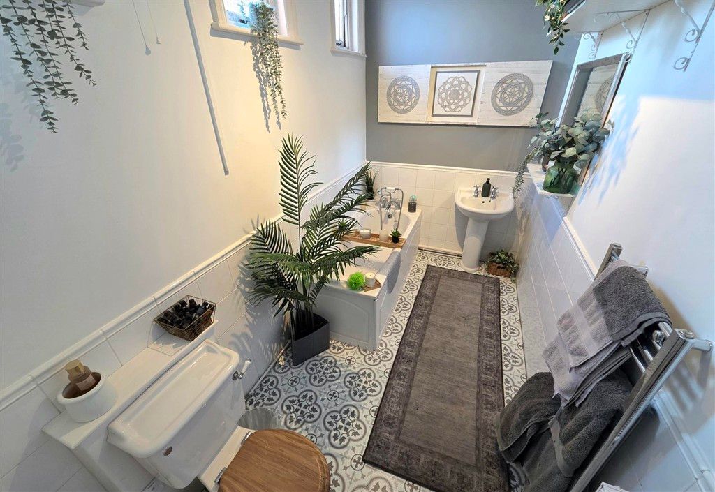 Property photo 3 of 9 Bathroom