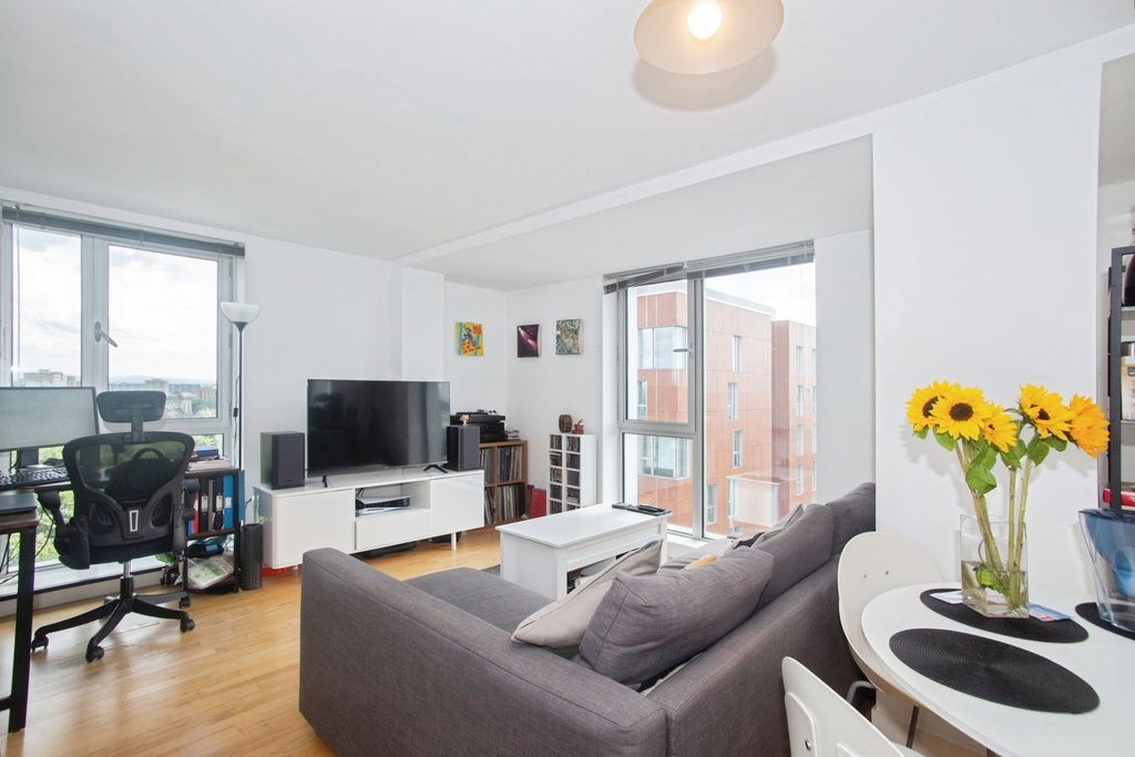 Property photo 2 of 17 Pbox-Img.Jpg