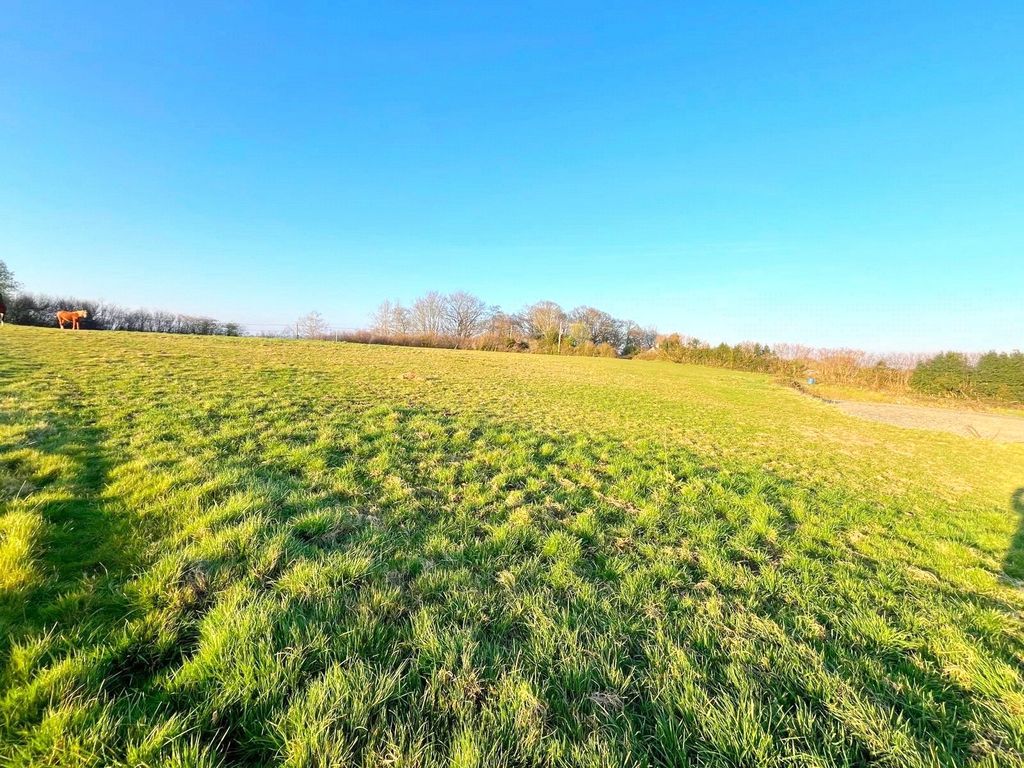 Property photo 3 of 4 Picture No. 02