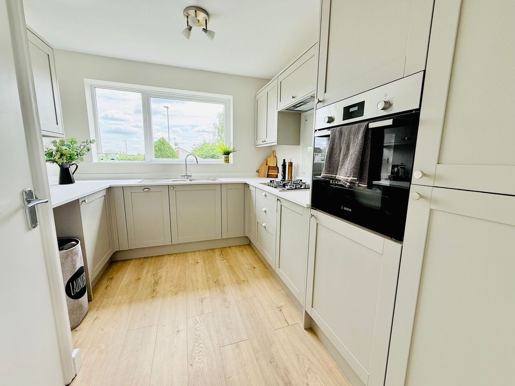 Property photo 2 of 31