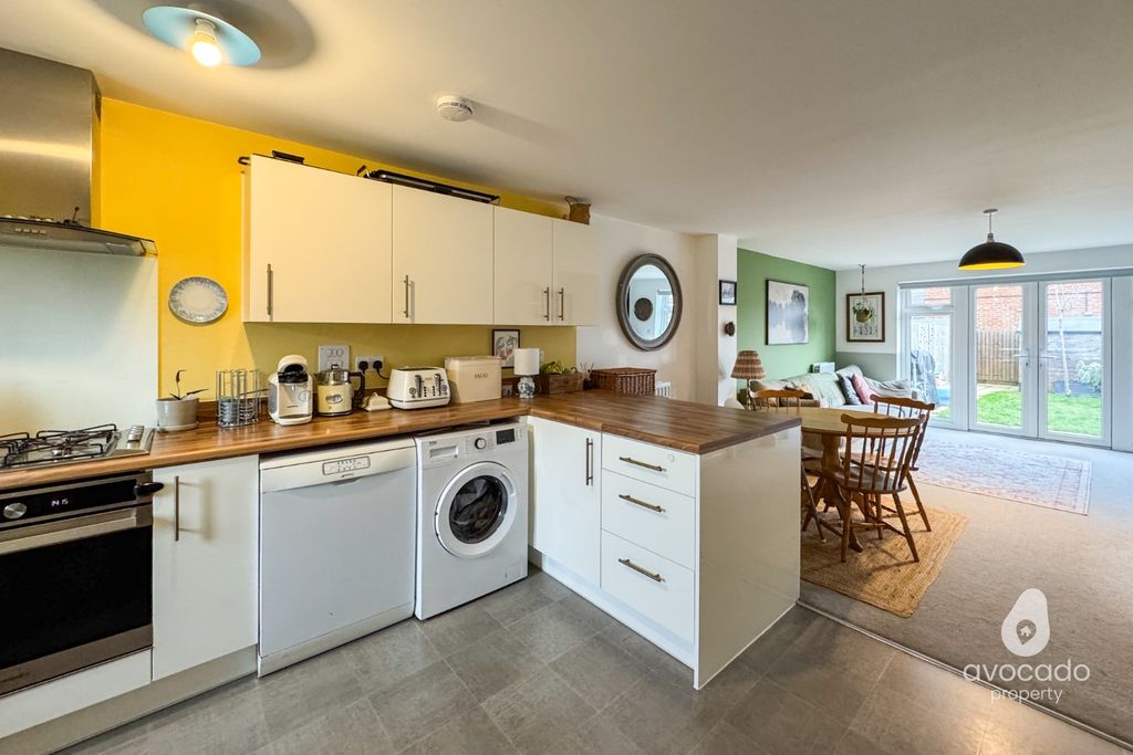 Property photo 2 of 18 4730574