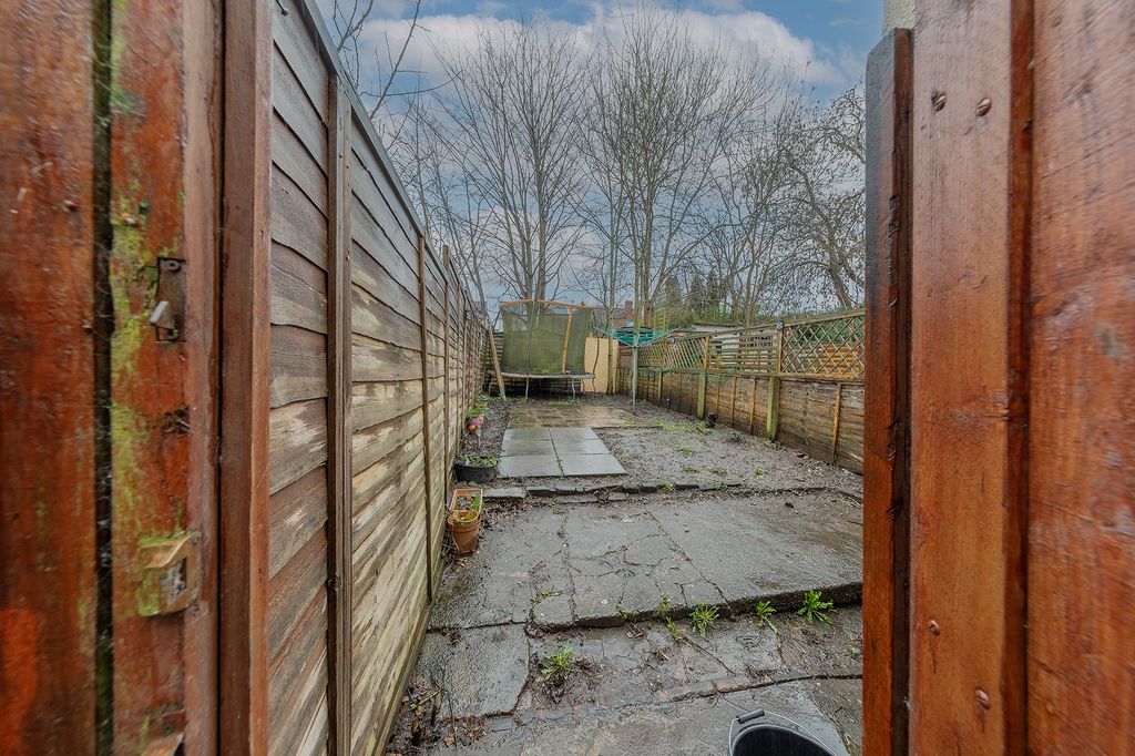 Property photo 3 of 25
