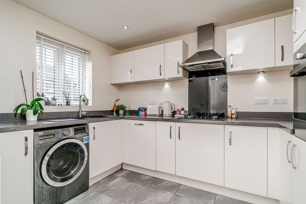 Property photo 3 of 31