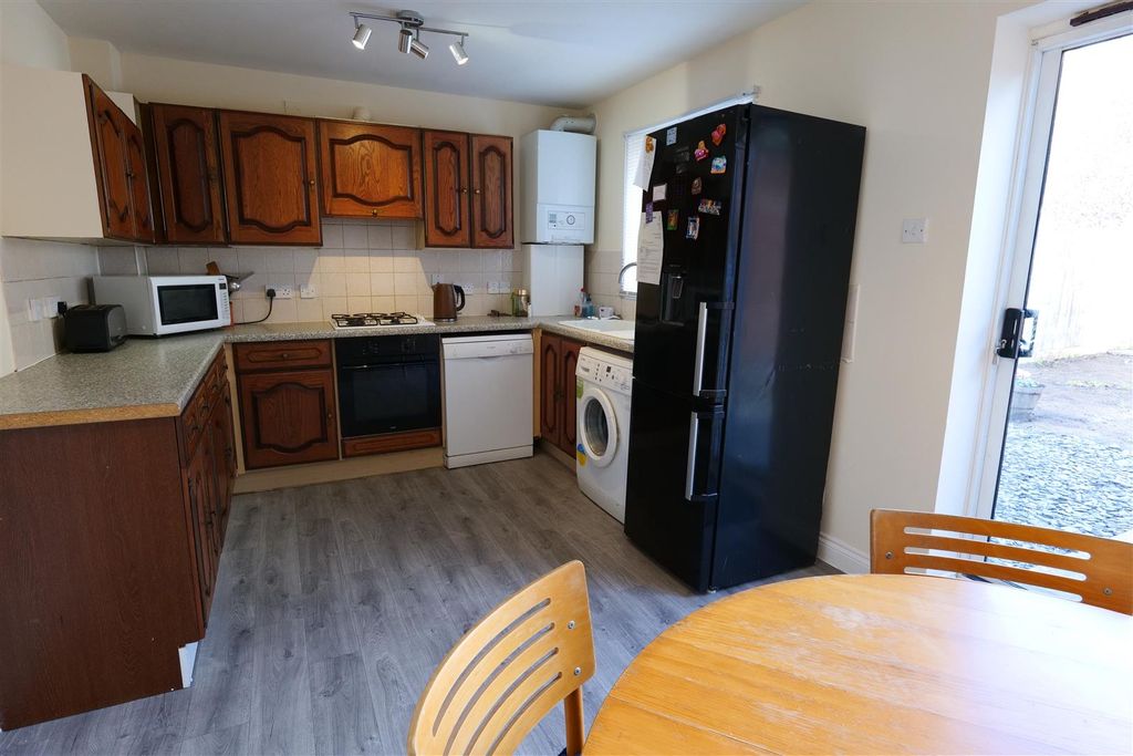 Property photo 3 of 13 Kitchen