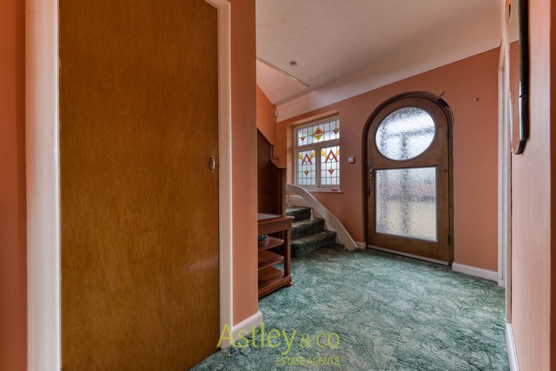 Property photo 3 of 17 Hallway