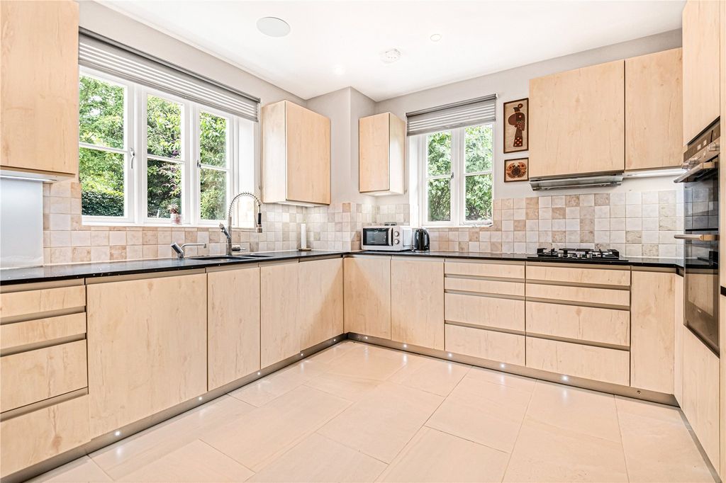 Property photo 2 of 26 Picture No. 70