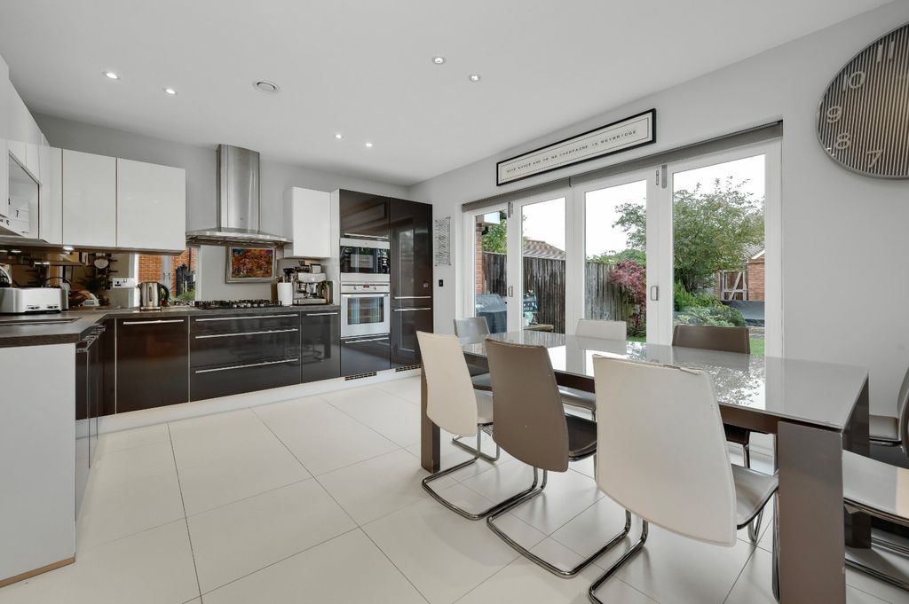 Property photo 2 of 10 Kitchen Dining Room