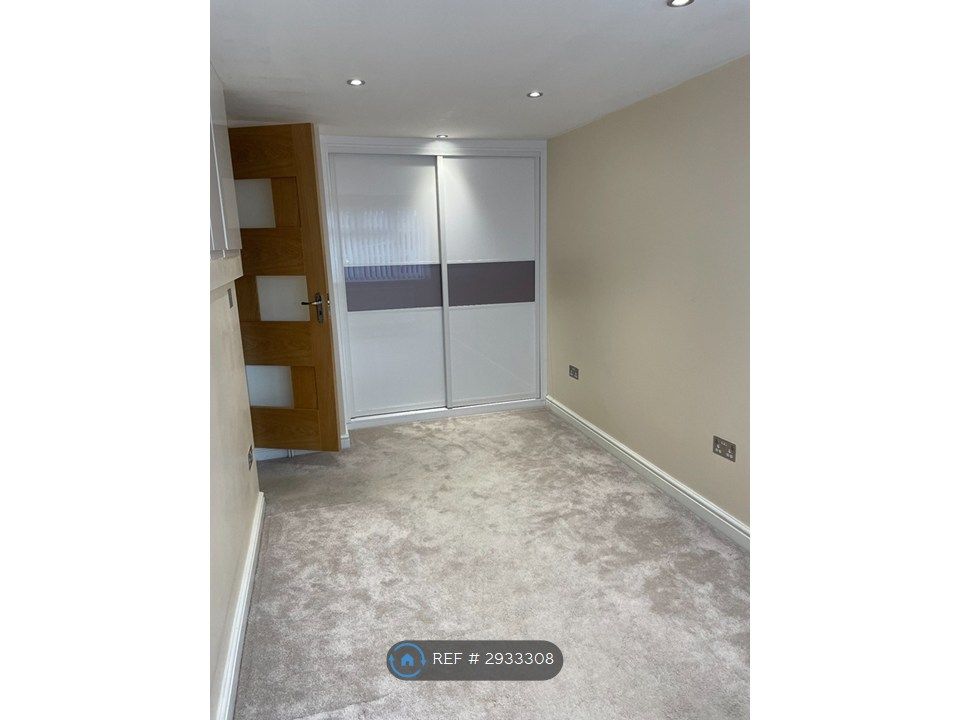 Property photo 2 of 12 Office Room