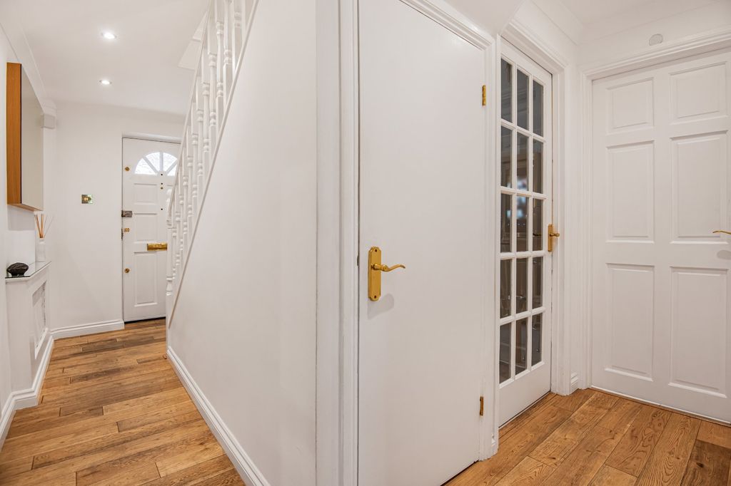 Property photo 3 of 30 Picture No. 04