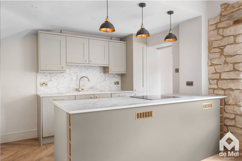 Property photo 3 of 19 Photo 2