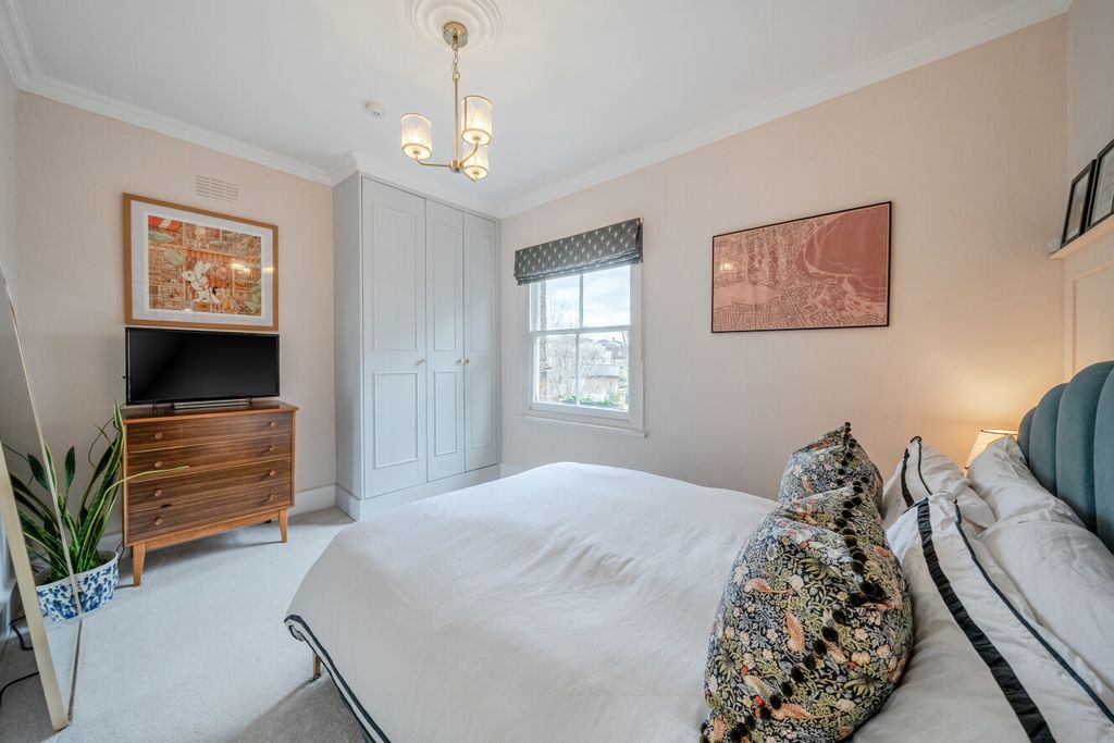 Property photo 3 of 9 1438002-22-69ce52...