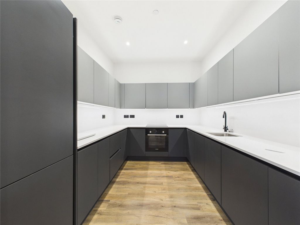 Property photo 2 of 9 Picture No. 17